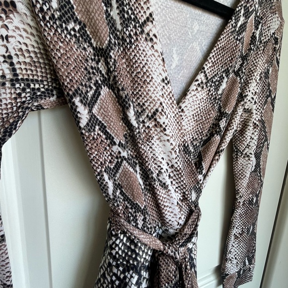 Diane Von Furstenberg Snake Print Wrap Dress with Pockets - Picture 11 of 11